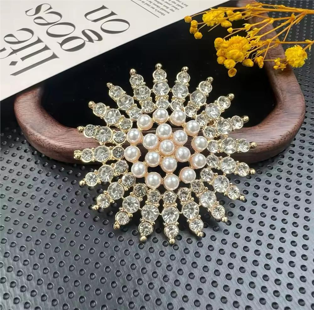 Gold Taşlı İncili Daire Broş