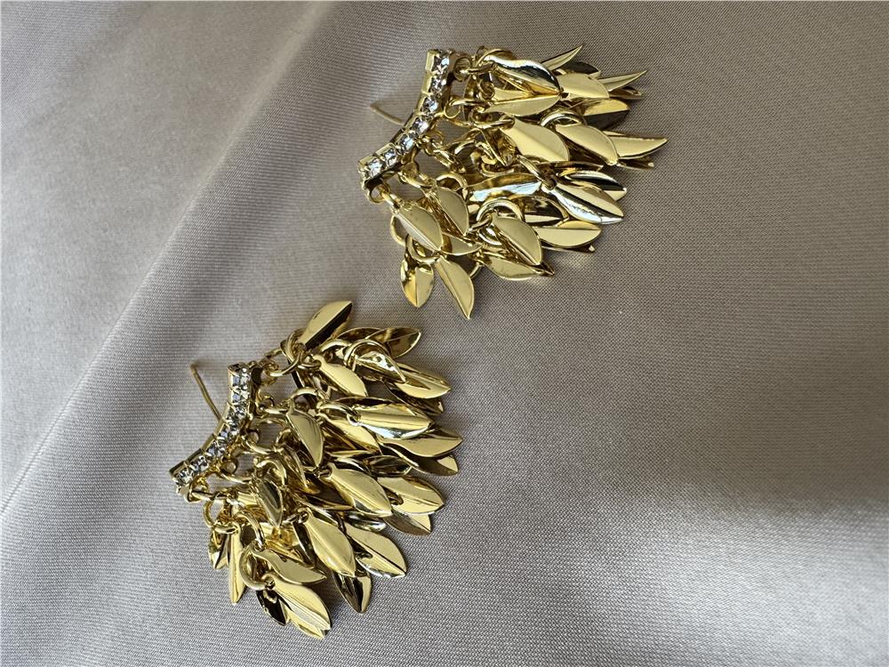 Gold Taşlı Saçak Pullu Küpe