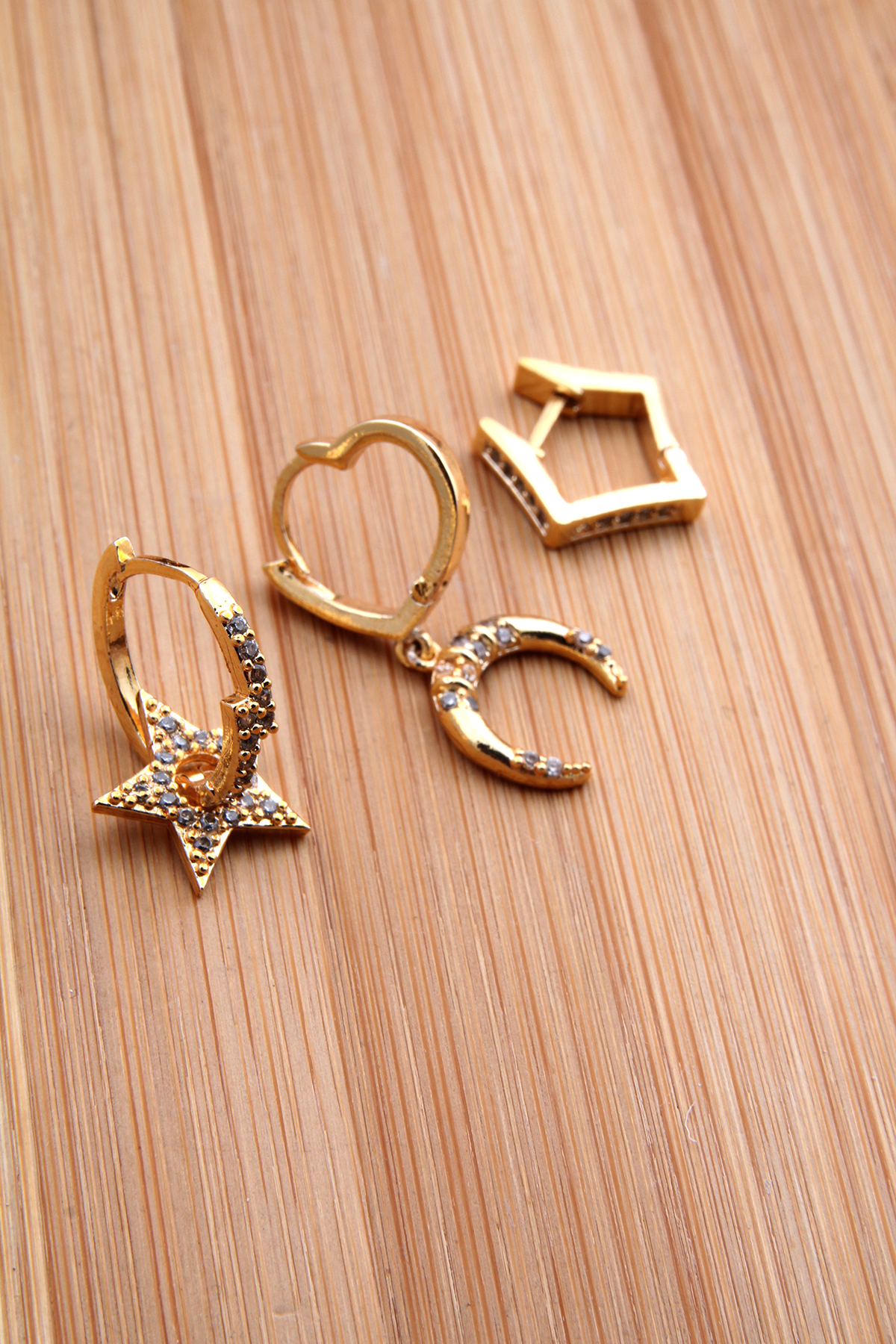 Gold Üçlü Zirkon Yıldız ve Ters Ay Küpe