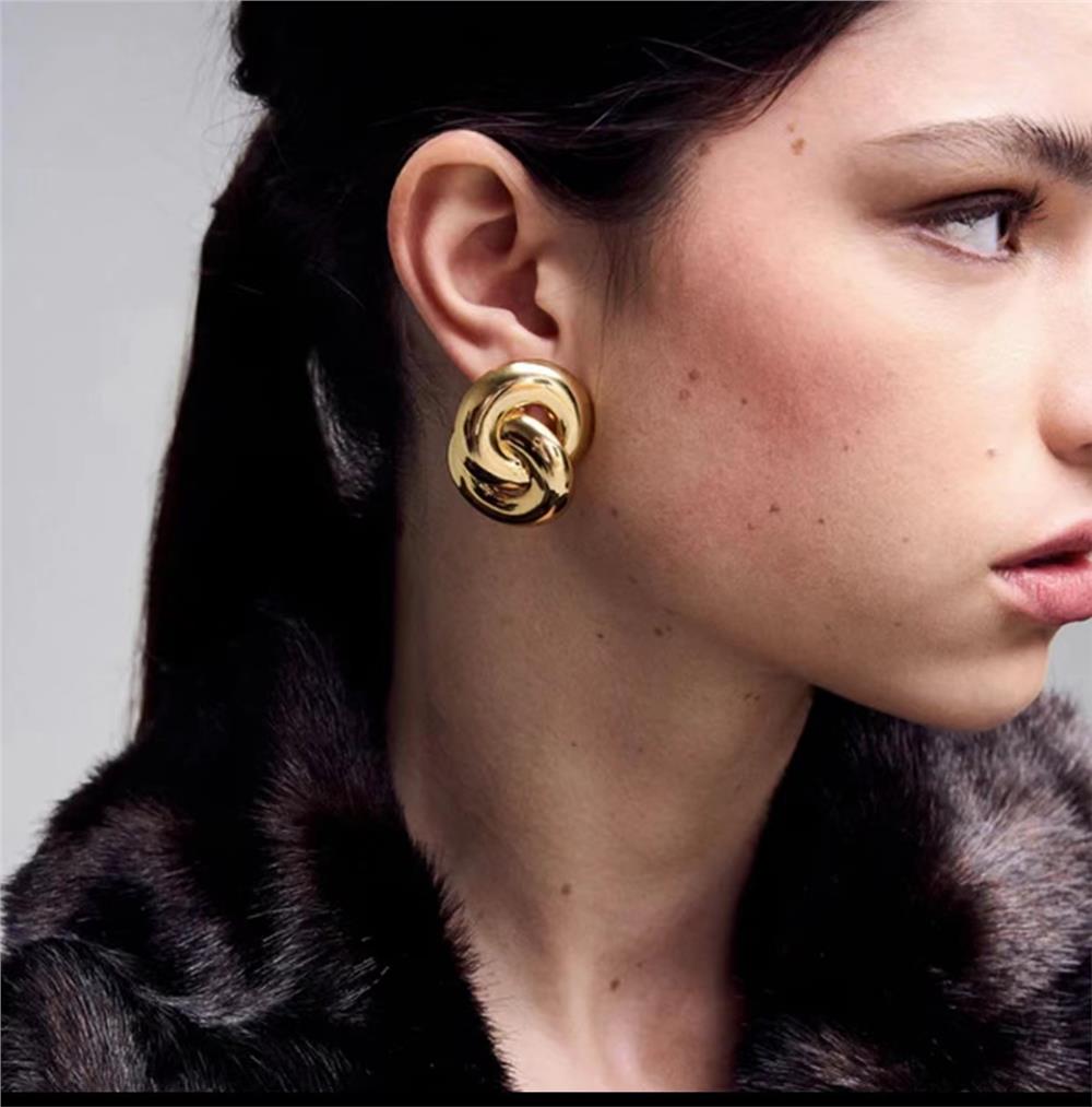 Gold Vintage İçiçe Geçmiş Daire Küpe