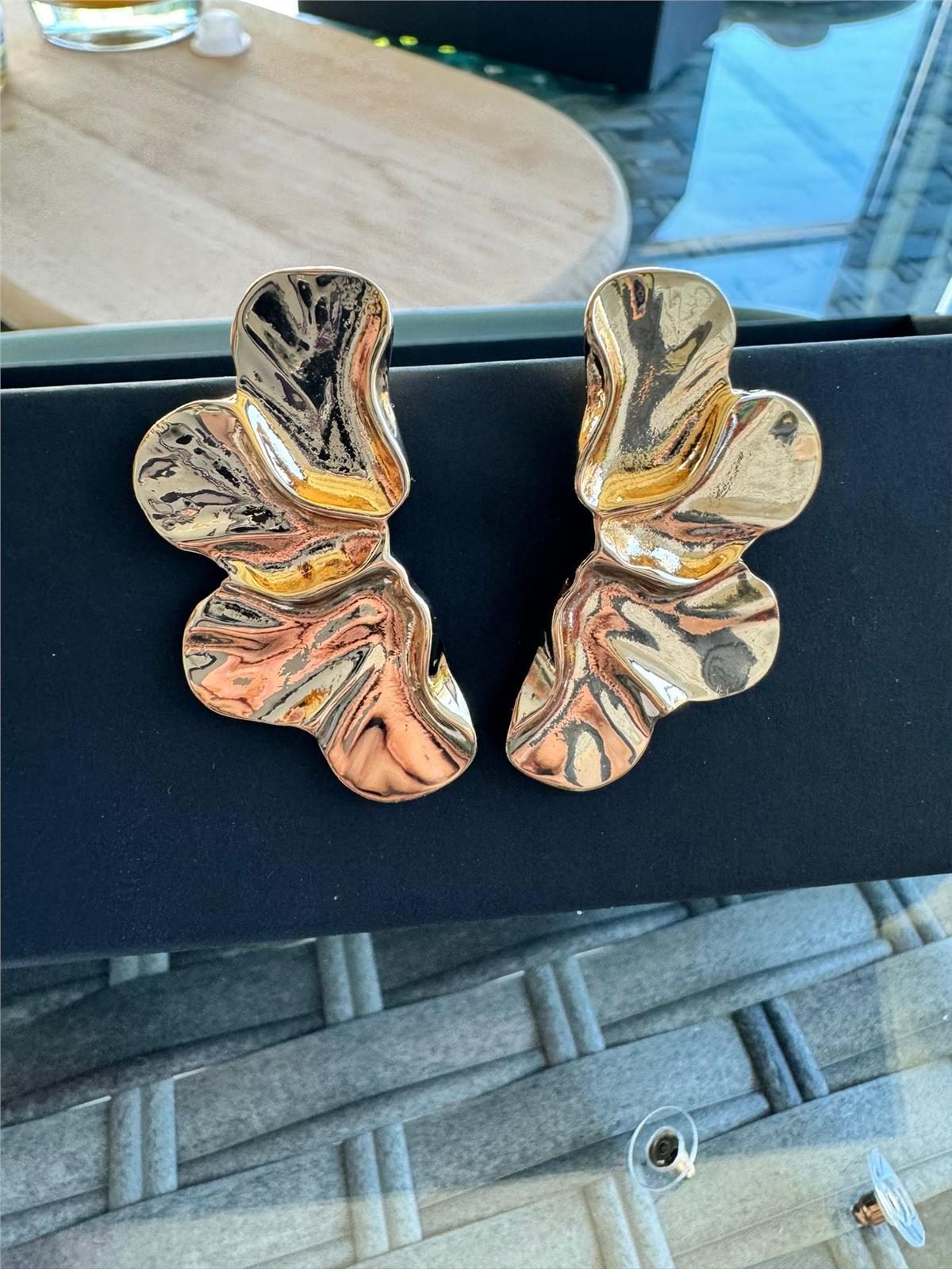 Gold Yarım Yaprak Küpe