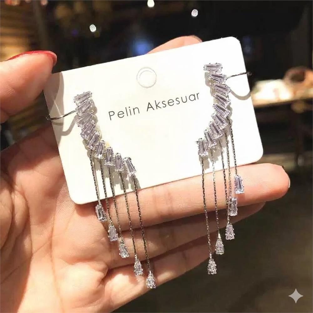 Gümüş Renk Baget Taşlı ve Zincir Püsküllü Abiye Küpe