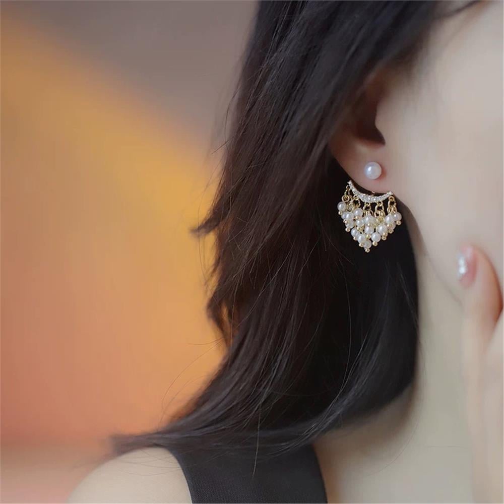 İnci Püsküllü ve Taşlı Yarım Ay Tasarım Gold Küpe (Ear Jacket)