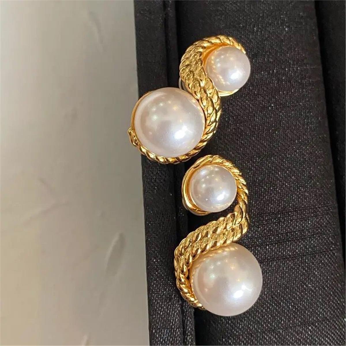 İncili Vintage Sarmal Küpe