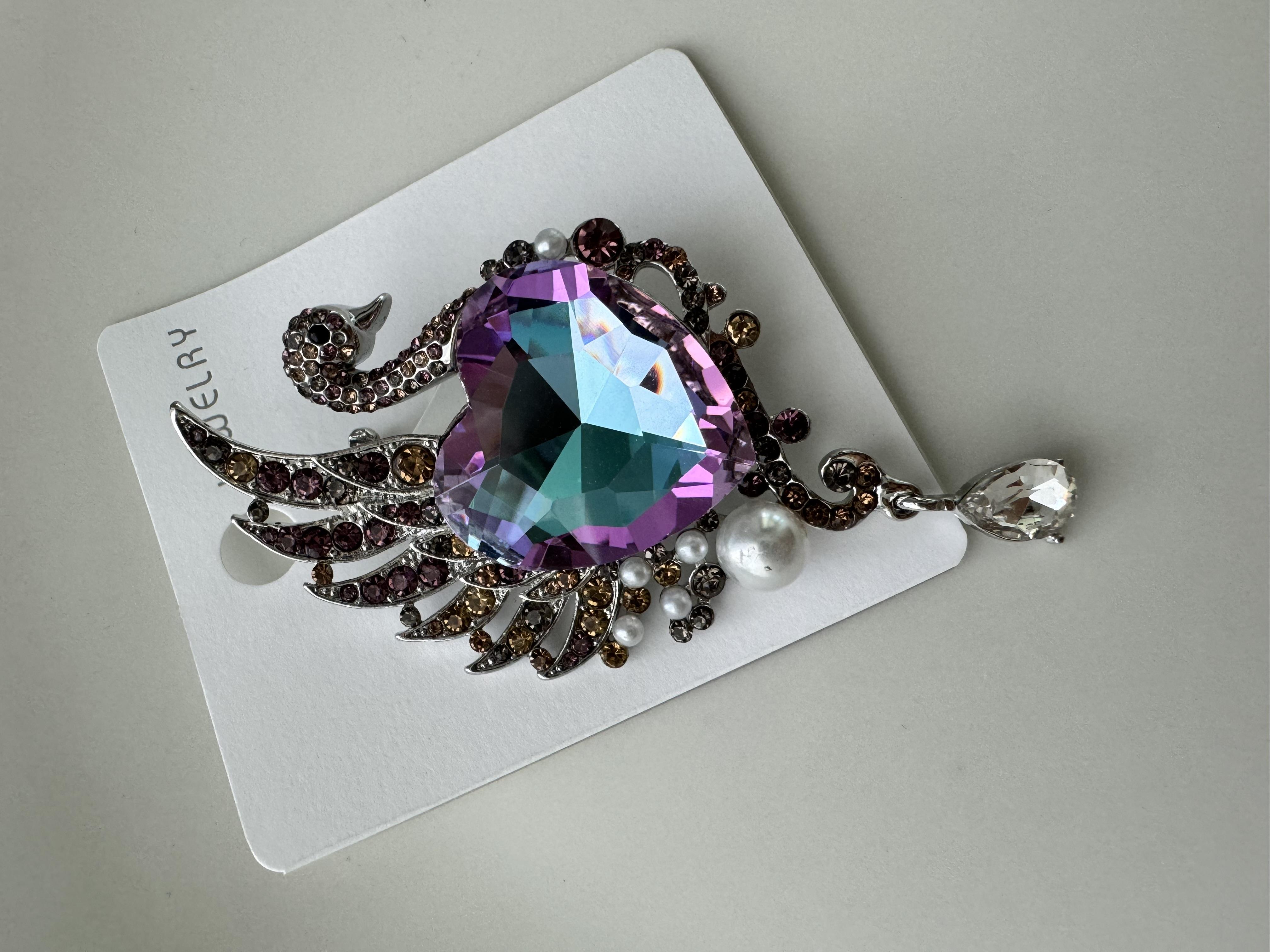 Janjan Kristal Kalpli Kuğu Broş