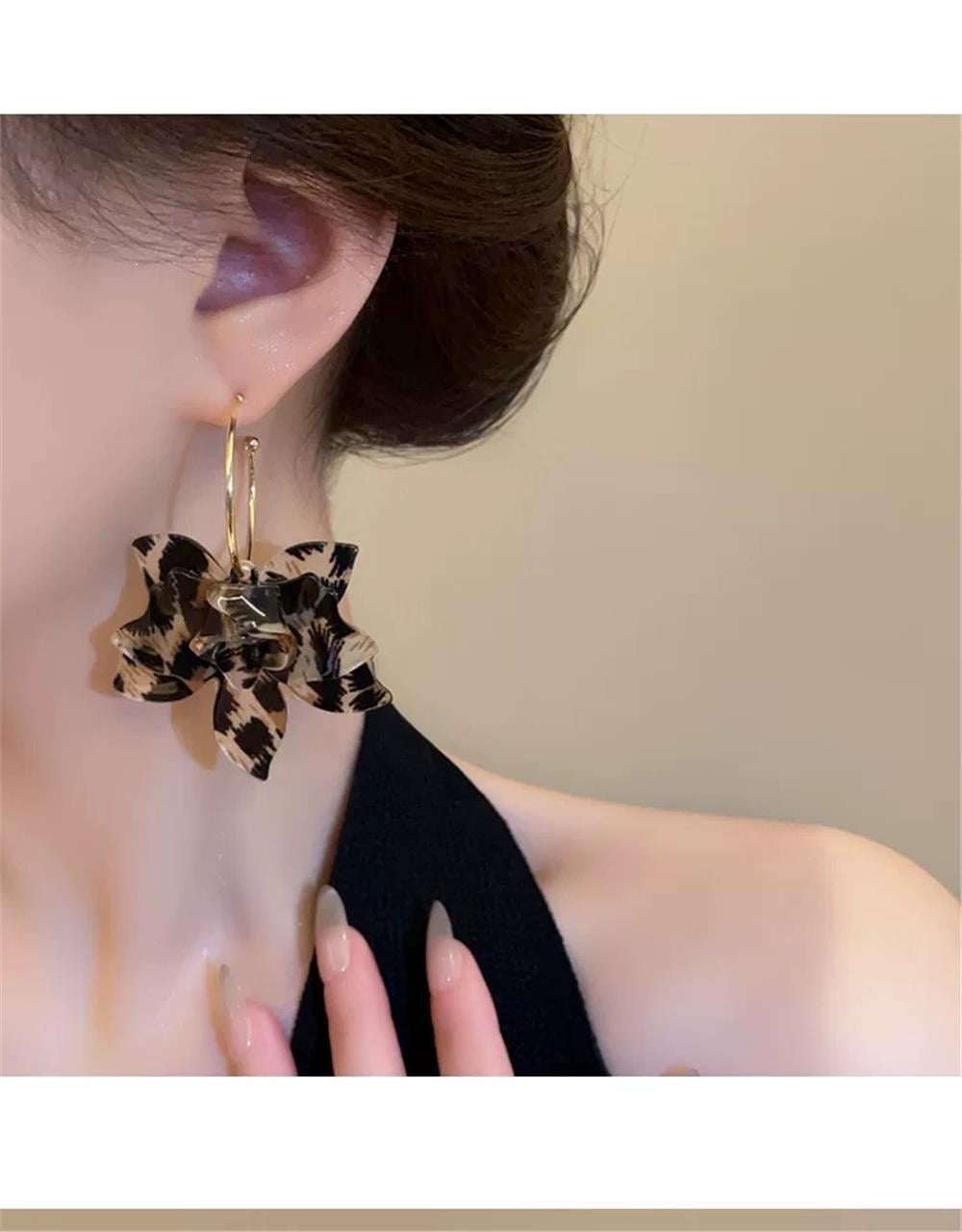 Kahverengi Leopar Desenli Büyük Çiçek Küpe