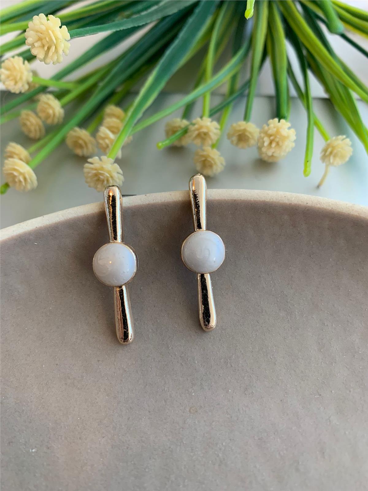 Krem Daire ve Çubuk Küpe