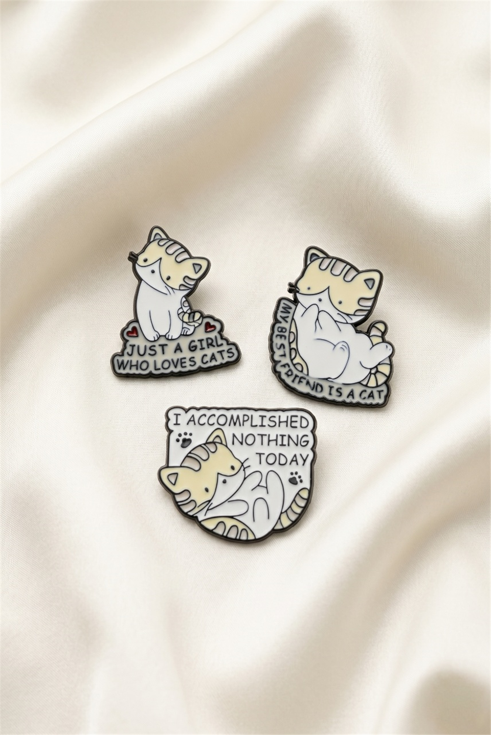 Krem Rengi Eğlenceli Yazılı Kedi Figürlü 3'lü Broş Seti