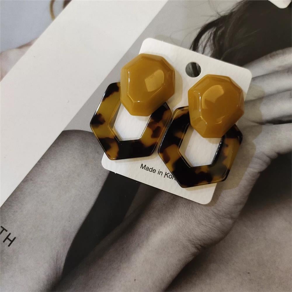 Leopar Bej Geometrik Küpe