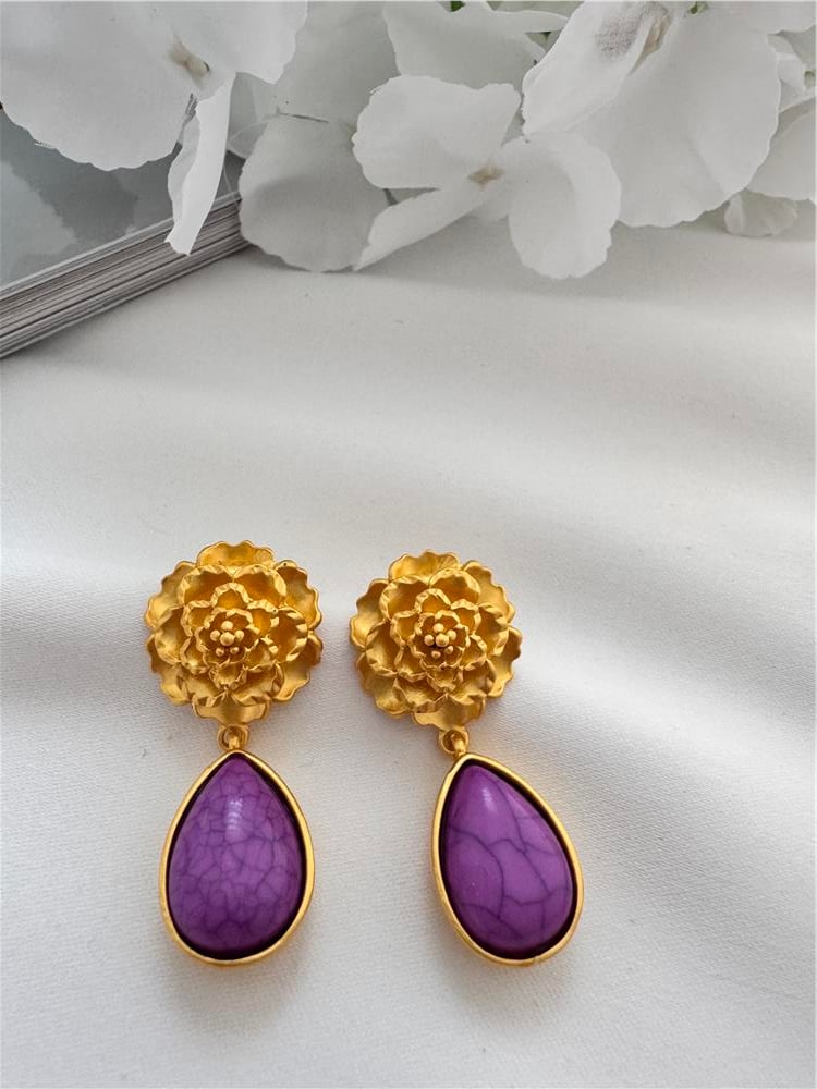Mor Damla Taşlı Gold Çiçek Küpe