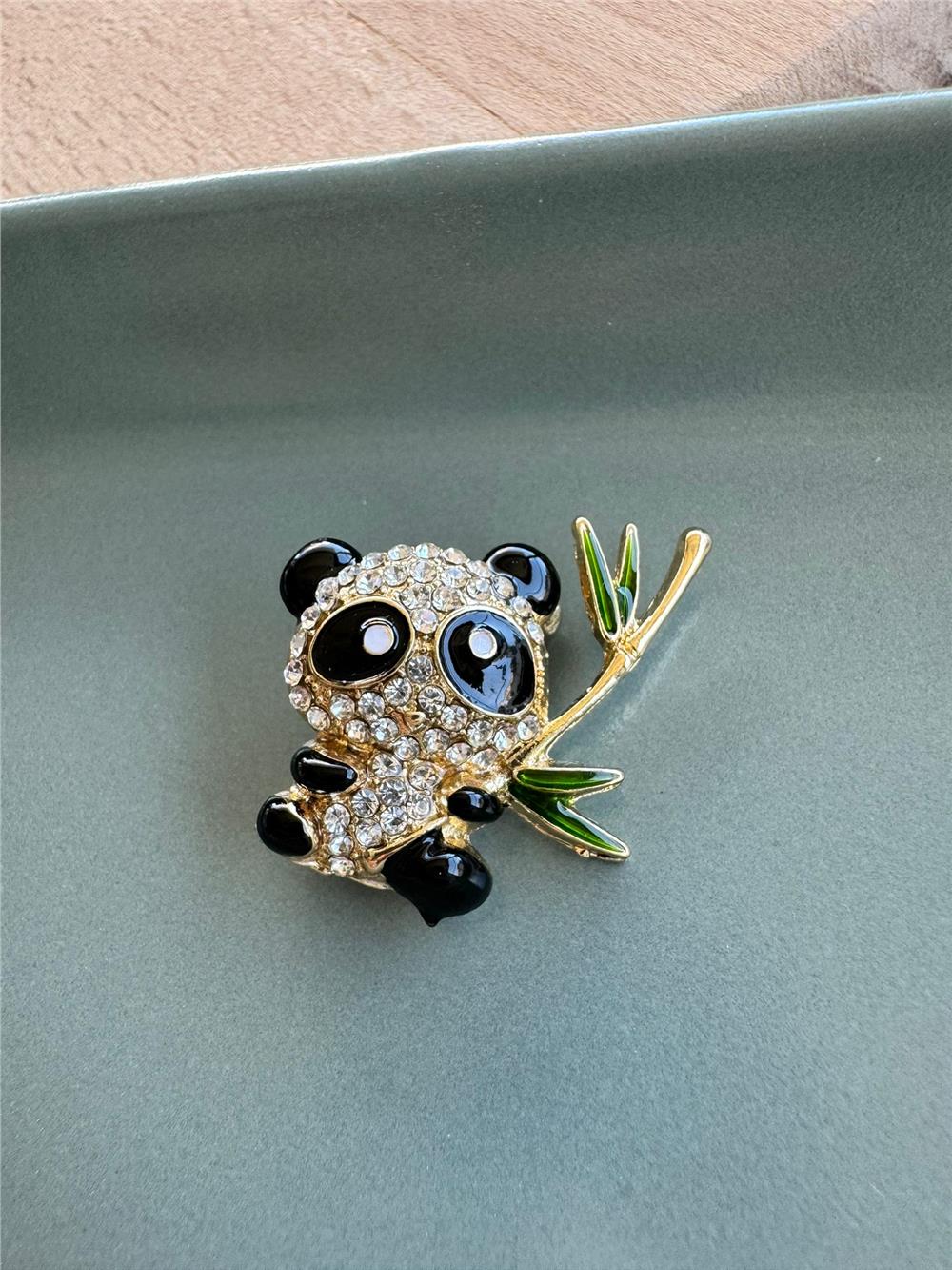 Panda ve Bambu Broş