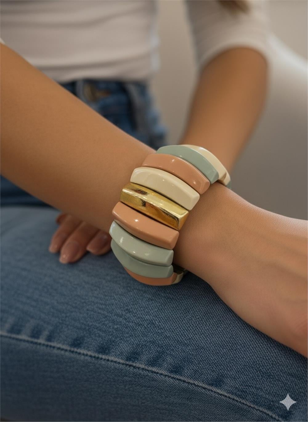 Pastel Renkli Bombeli Gold Detaylı Bileklik