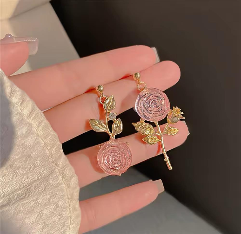 Pembe Asimetrik Çiçekli Küpe