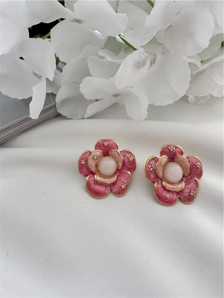 Pembe Katmanlı Çiçekli Çelik Küpe