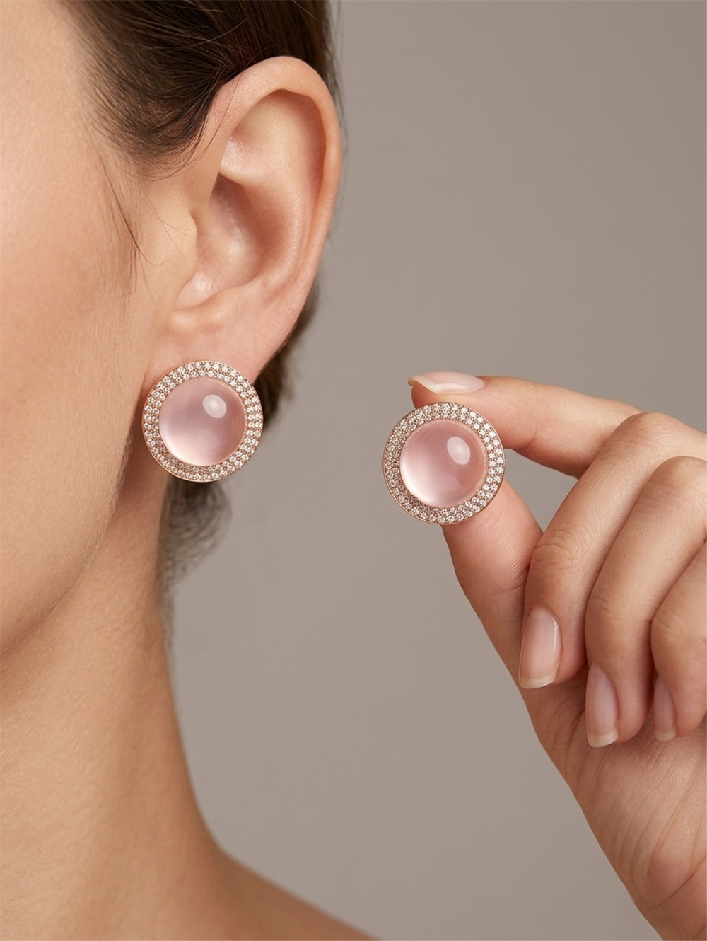 Pembe Yuvarlak Taşlı ve Zirkon Çerçeveli Küpe