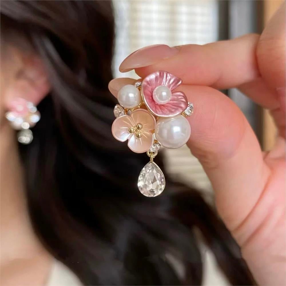 Pudra Pembe Mineli Çiçek Buketi ve Damla Taşlı Küpe