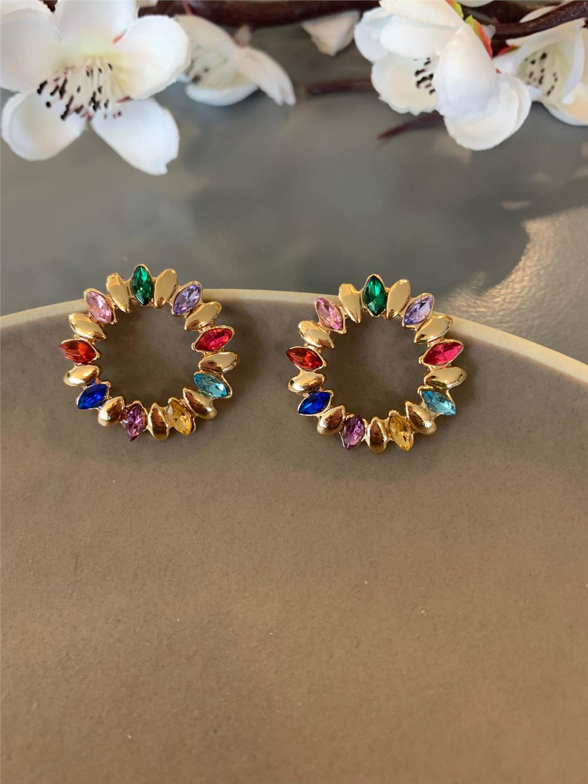 Renkli Elips Taşlı Daire Küpe