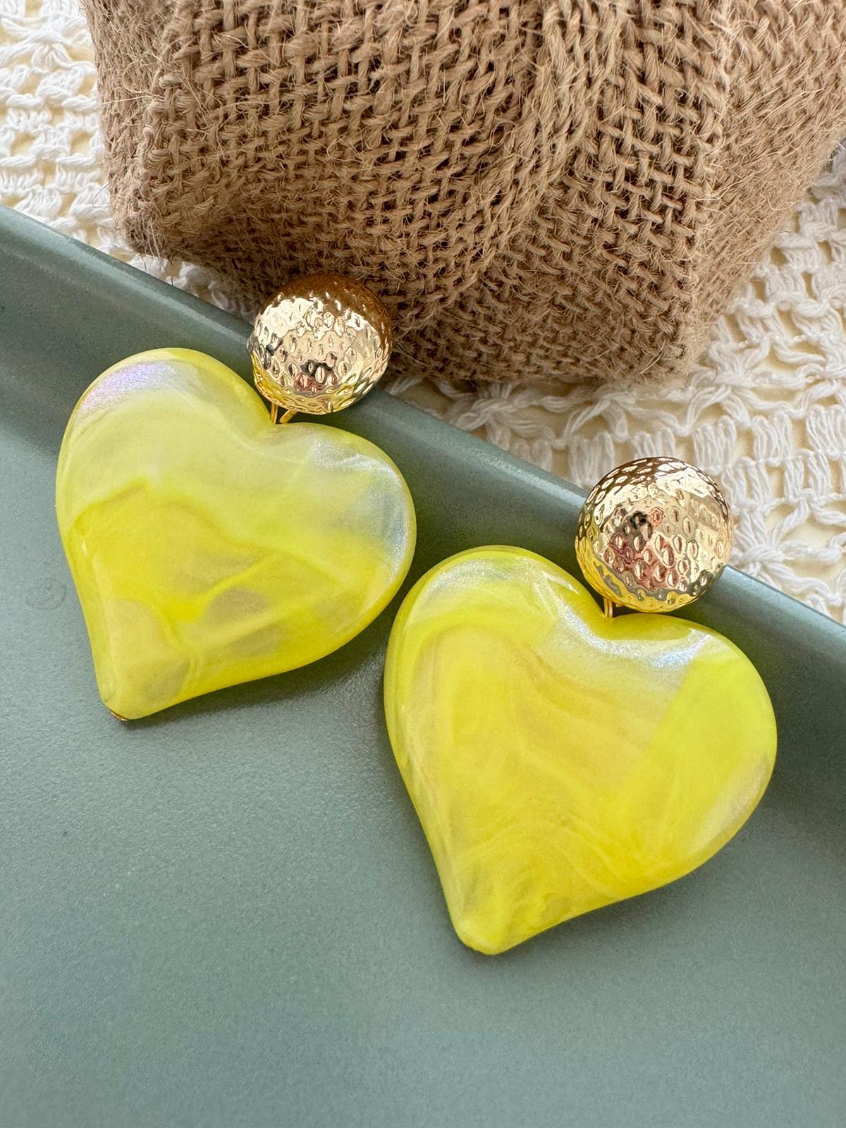 Sarı Parlak Sedefli Büyük Kalp Tasarım Küpe