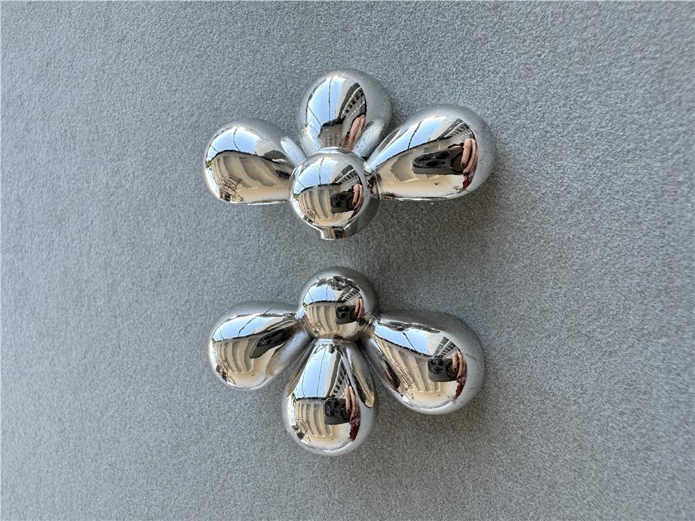 Silver Bombeli Çiçek Küpe