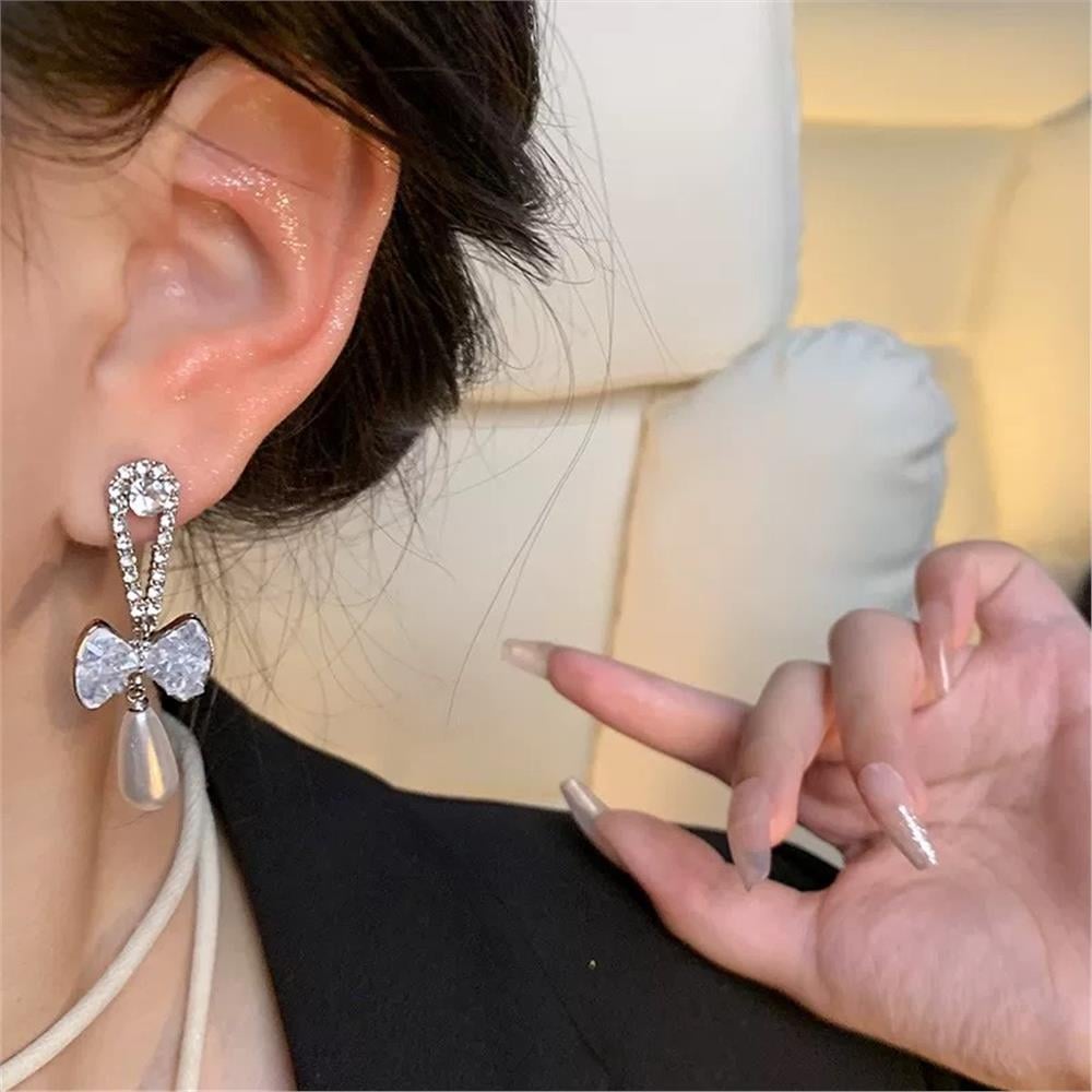Silver İncili Fiyonklu Küpe