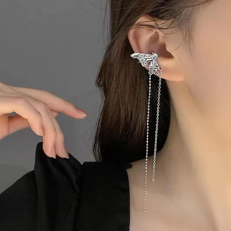 Silver Sallantılı Kelebekli Kulak Aksesuarı Küpe