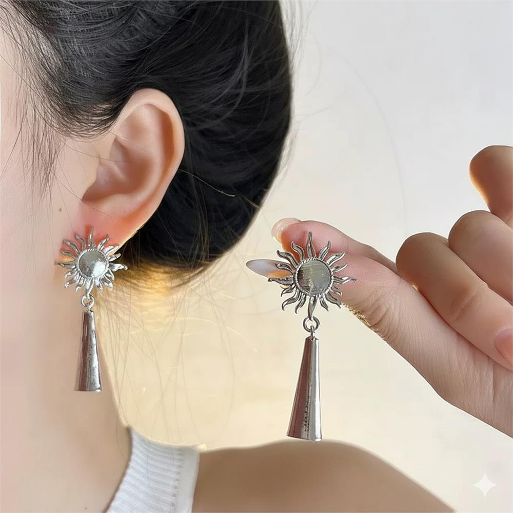 Silver Vintage Tarzı Güneş Figürlü Sallantılı Küpe