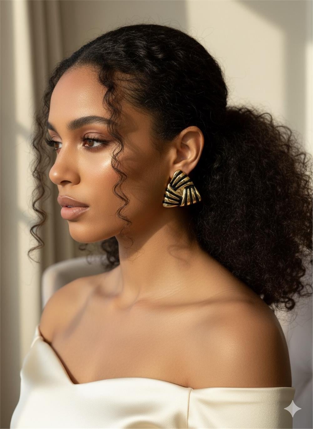 Siyah Üçgen Çelik Küpe