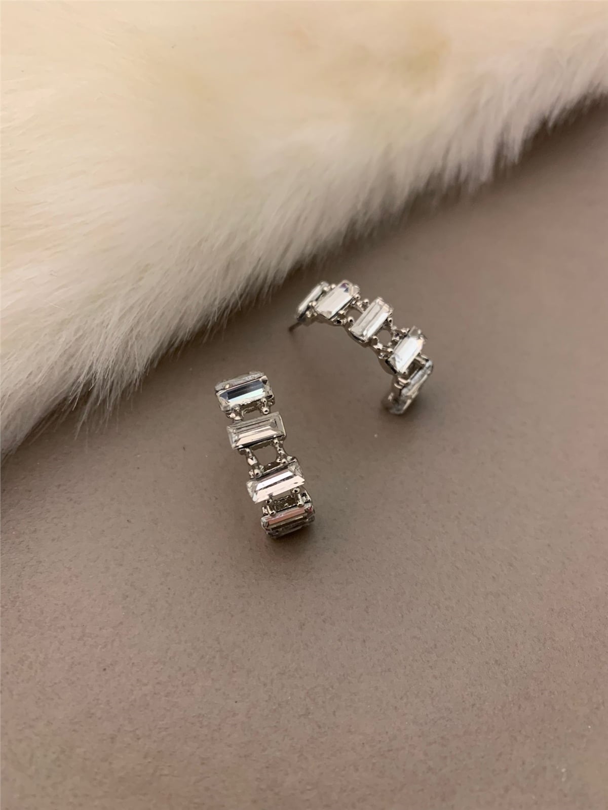 Baget Taşlı Silver Halka Küpe
