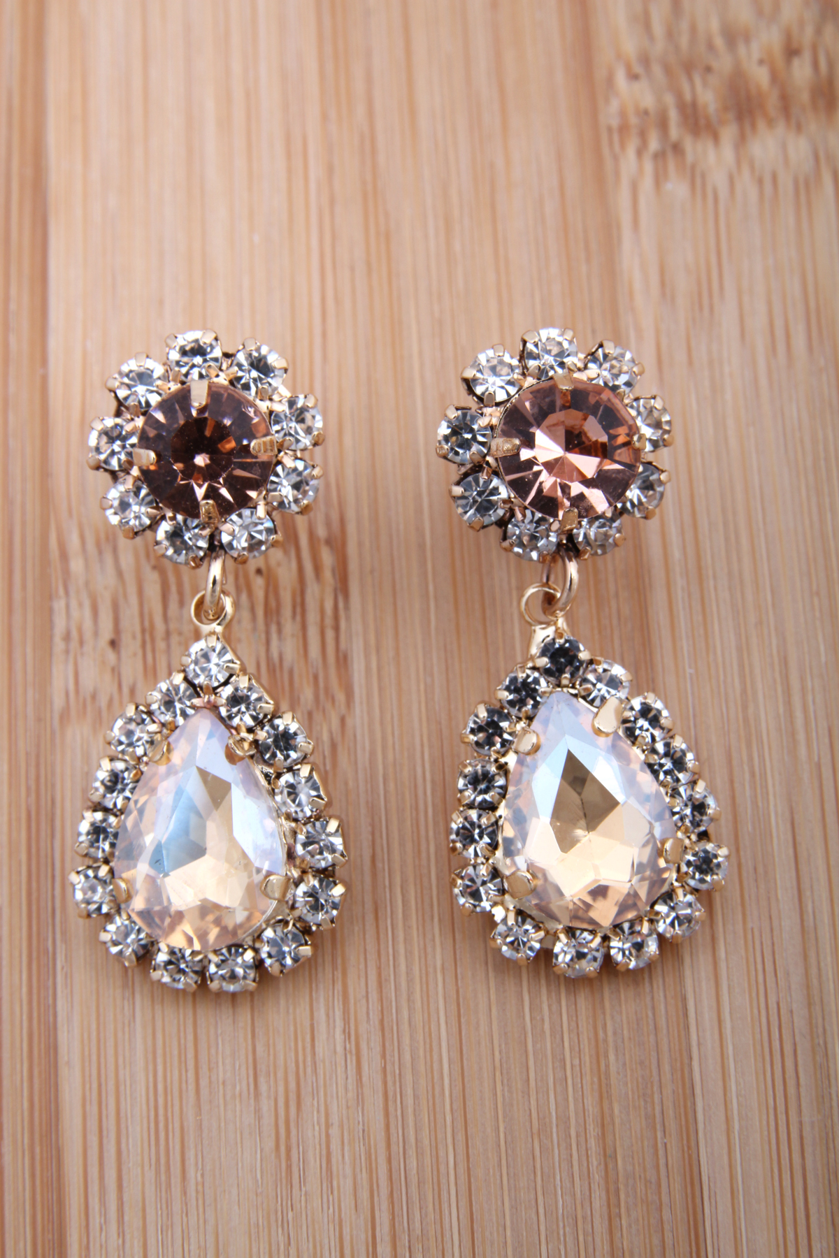 Bej Taşlı Damla Küpe