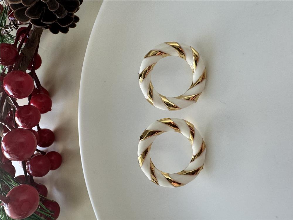 Beyaz Mineli Daire Küpe