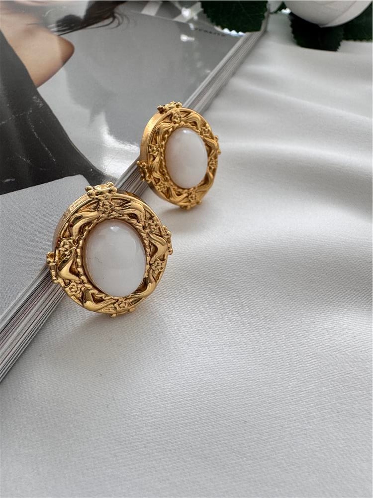 Beyaz Taşlı Gold Oval Vintage Çelik Küpe