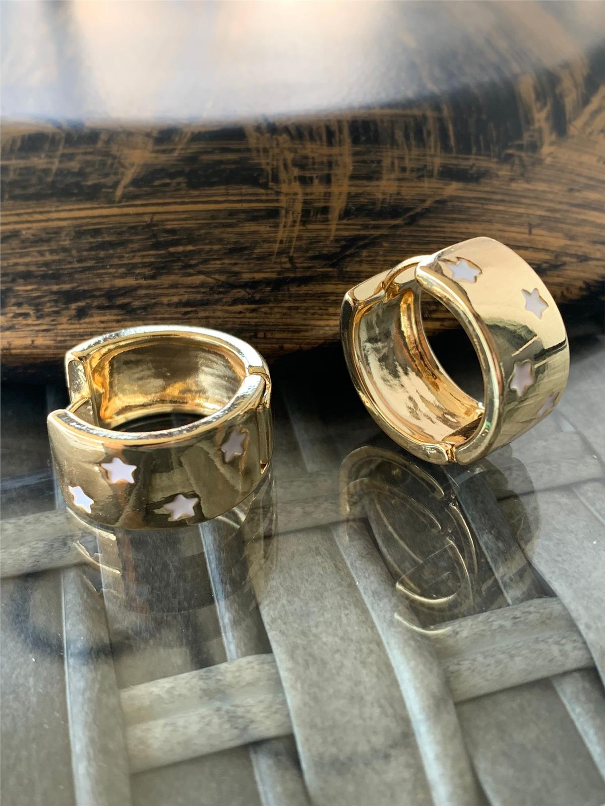Beyaz Yıldız Desenli Gold Geniş Halka Küpe