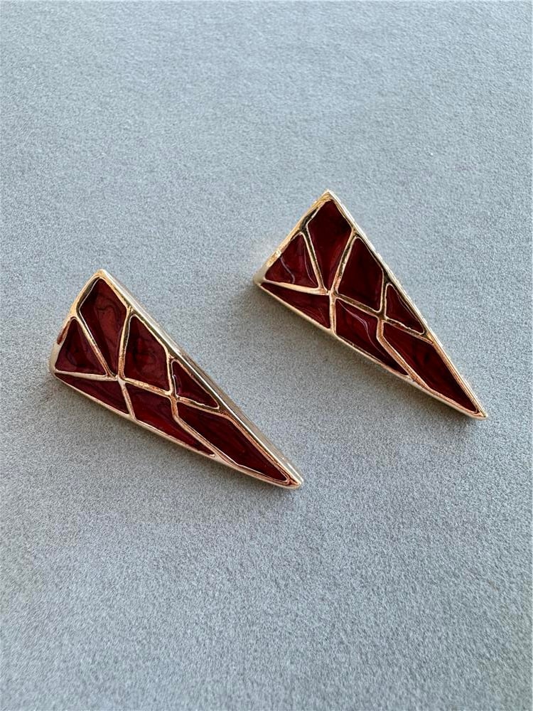 Bordo Geometrik Çizgili Üçgen Küpe