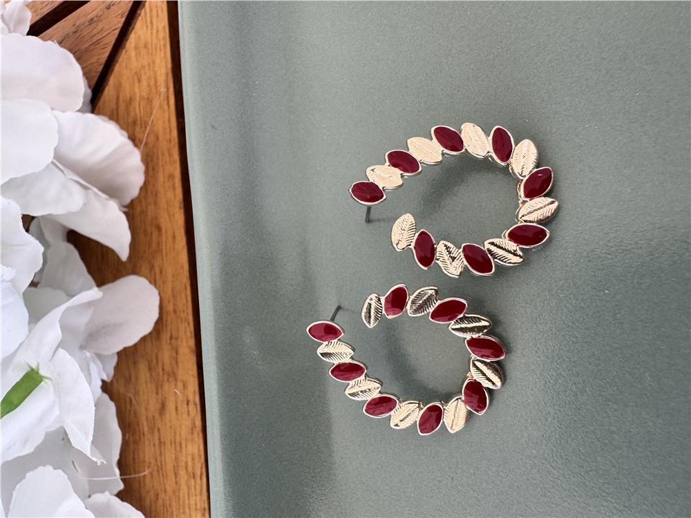 Bordo Gold Yapraklı Kıvrık Küpe