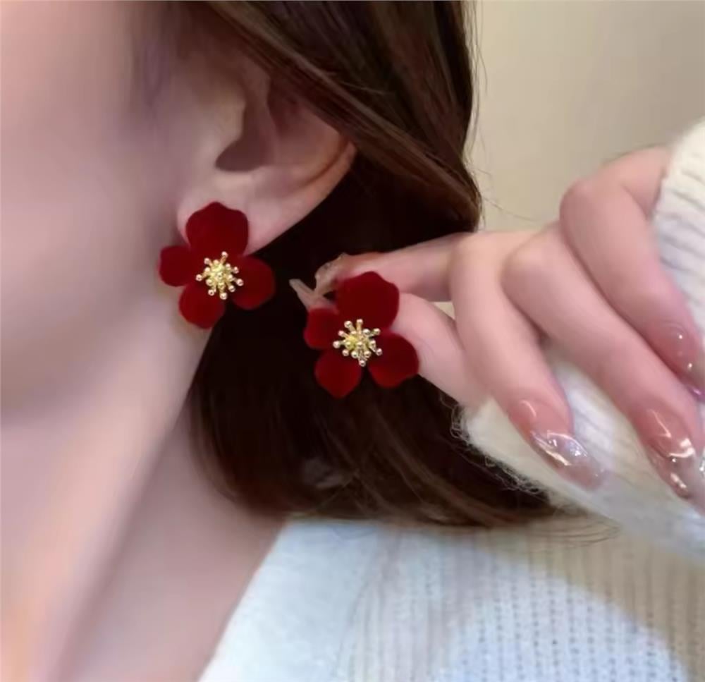 Bordo Kadife Çiçek Küpe