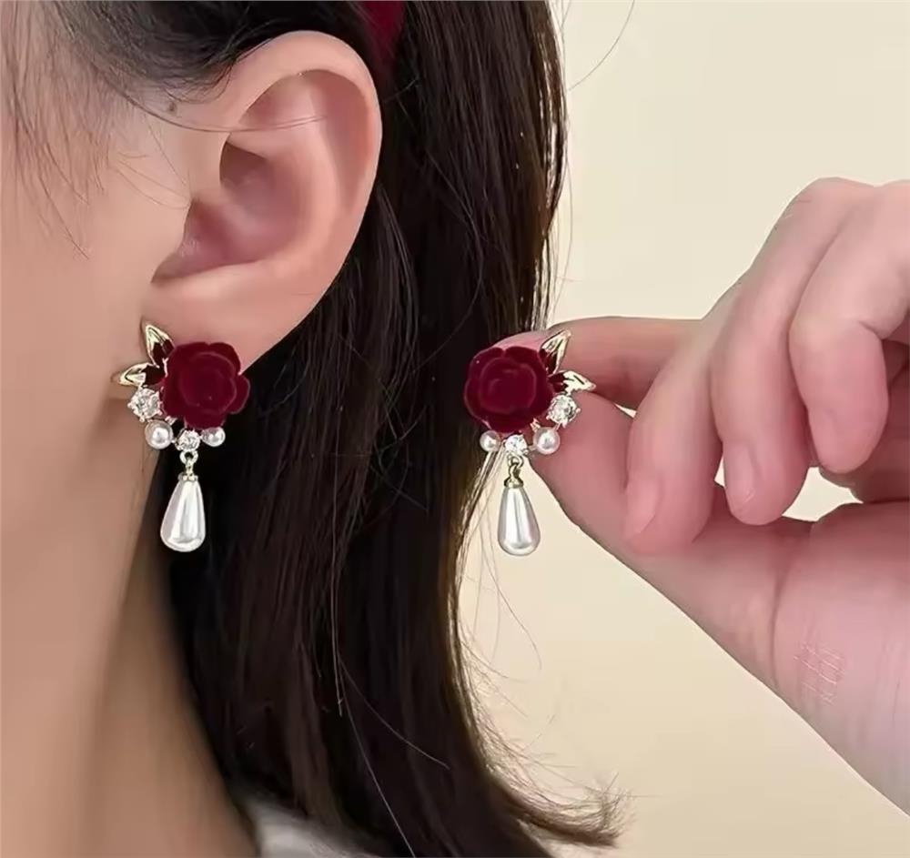 Bordo Kadife Çiçekli İncili Küpe