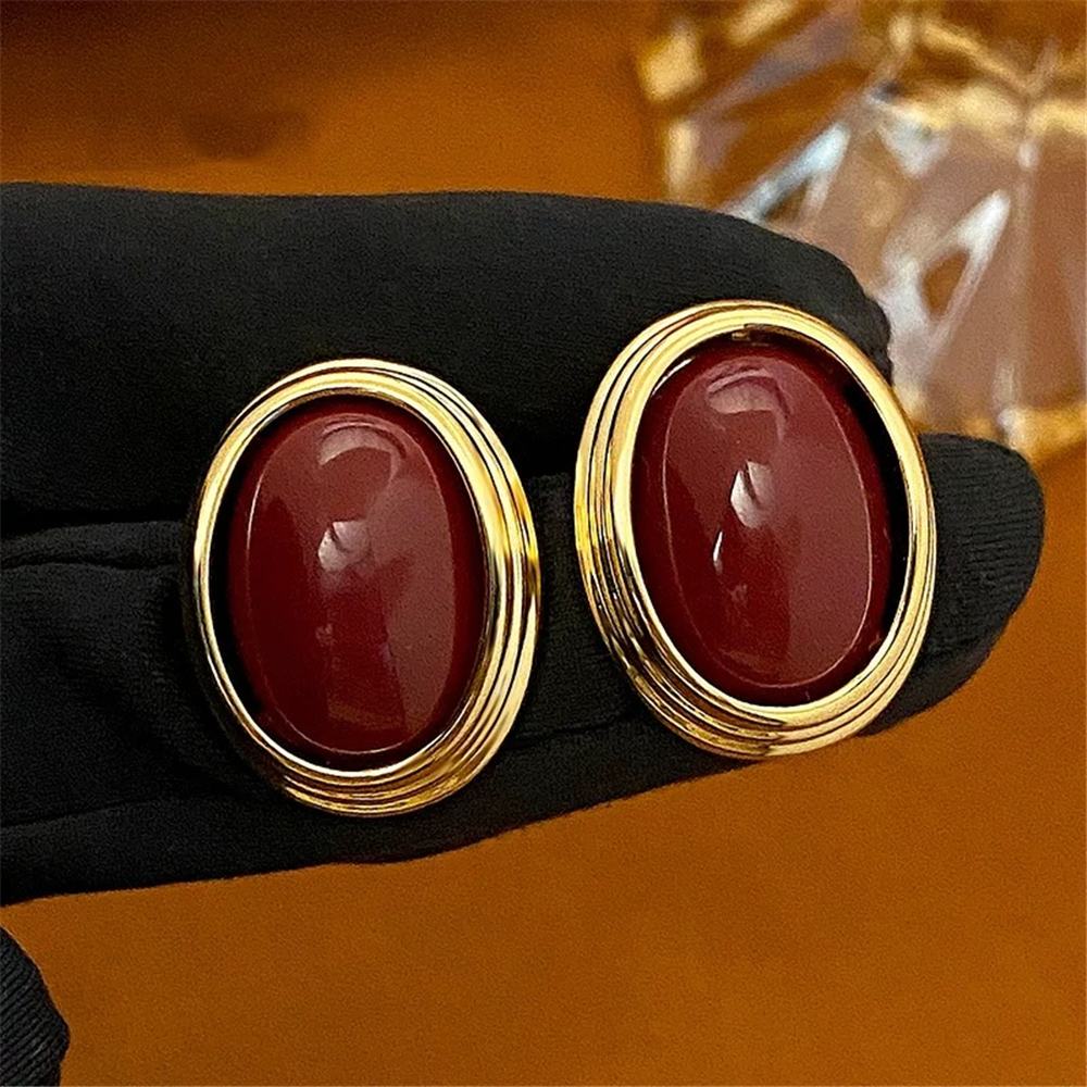 Bordo Koyu Renkli Parlak Dokulu Altın Çerçeveli Oval Küpe