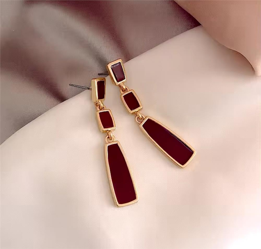 Bordo Mineli Uzun İnce Küpe