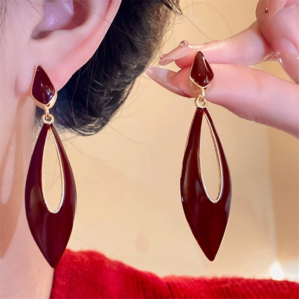 Bordo Renkli Damla Model Sarkıt Küpe