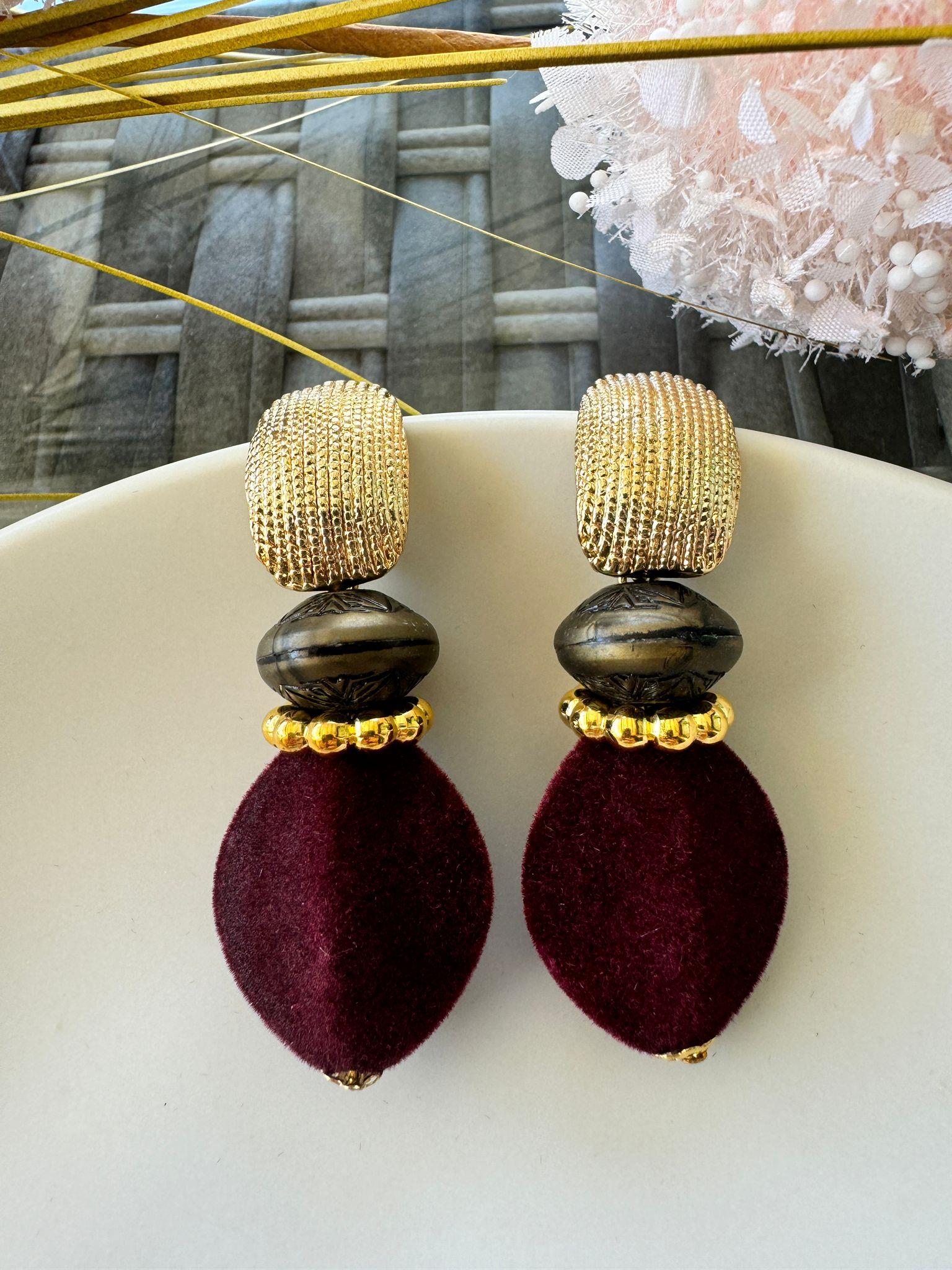 Bordo Süet Elips Boncuklu Gold Tasarım Küpe