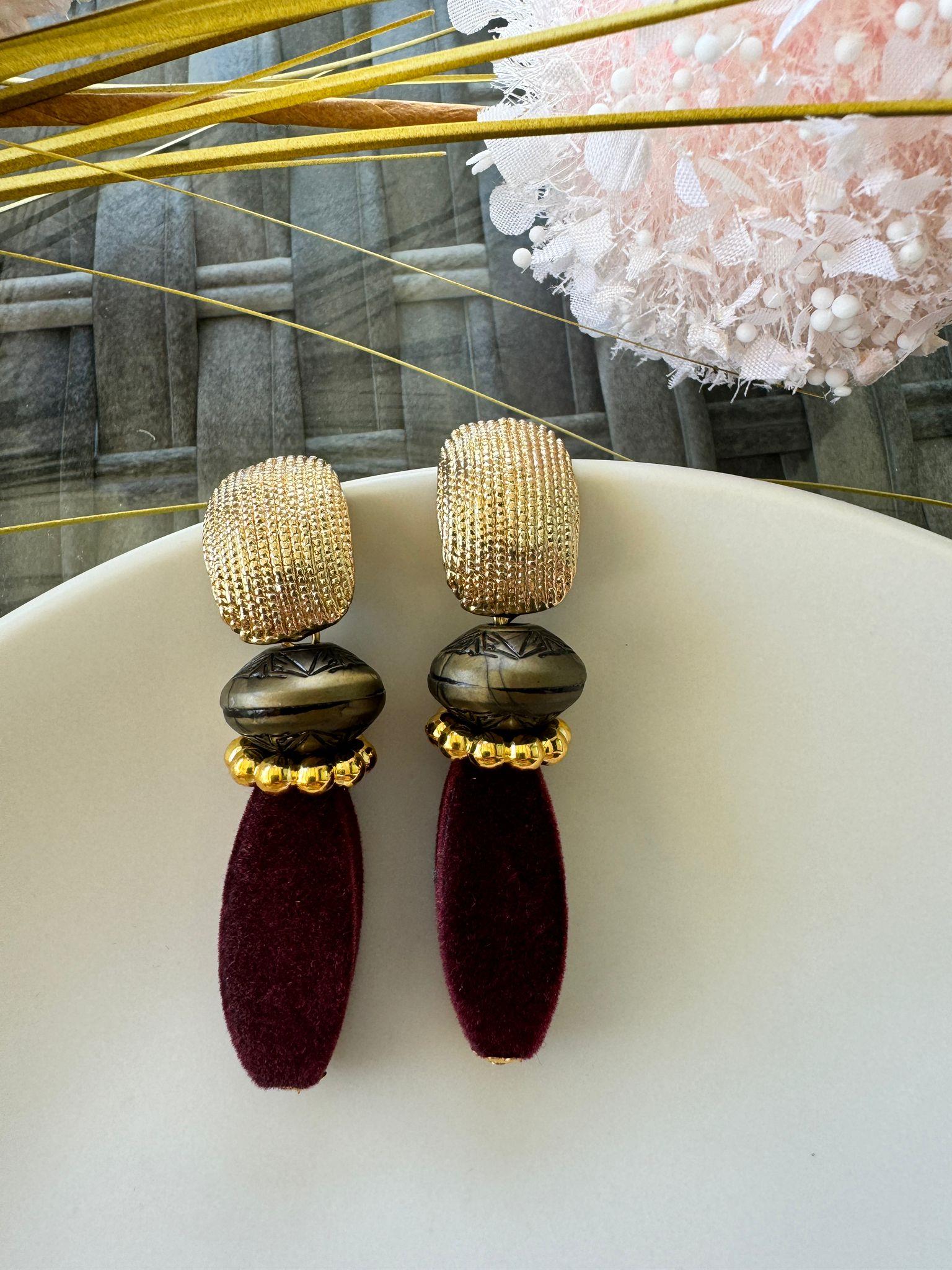 Bordo Süet Uzun Boncuklu Gold Tasarım Küpe