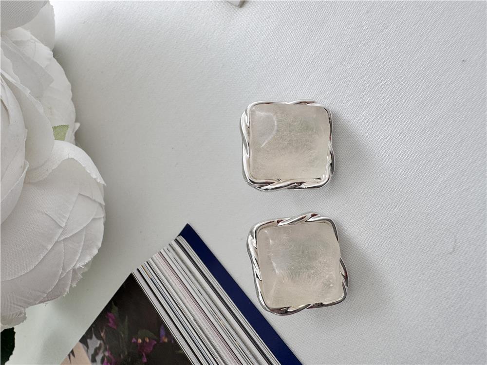 Buğulu Beyaz Taşlı Kare Silver Küpe