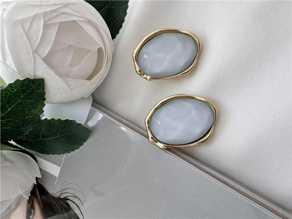 Buğulu Mavi Taşlı Oval Küpe