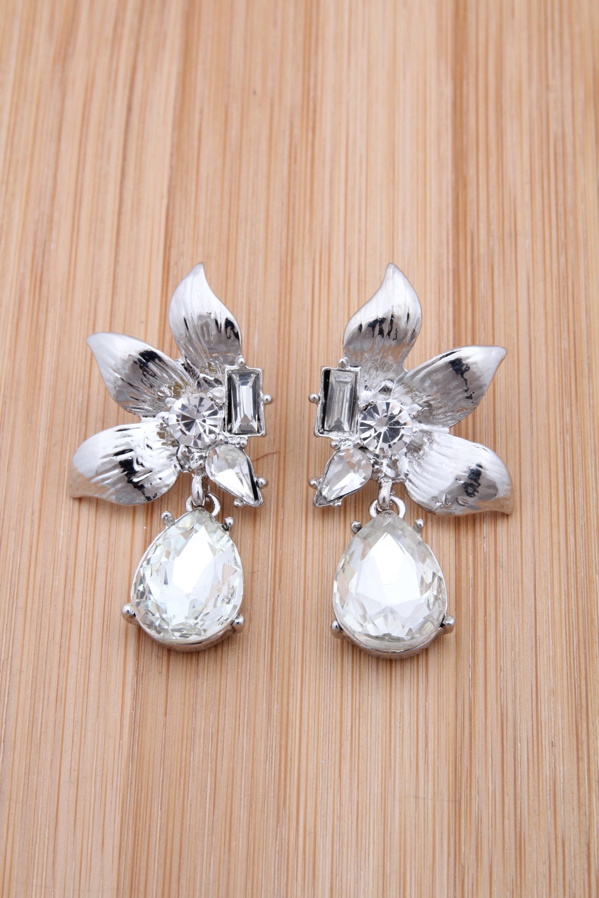 Damla Kristalli Silver Yaprak Küpe