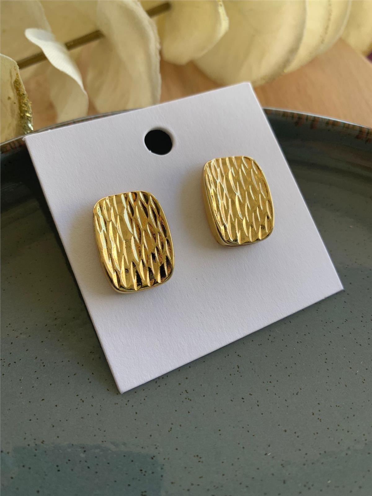 Dokulu Gold Dikdörtgen Küpe