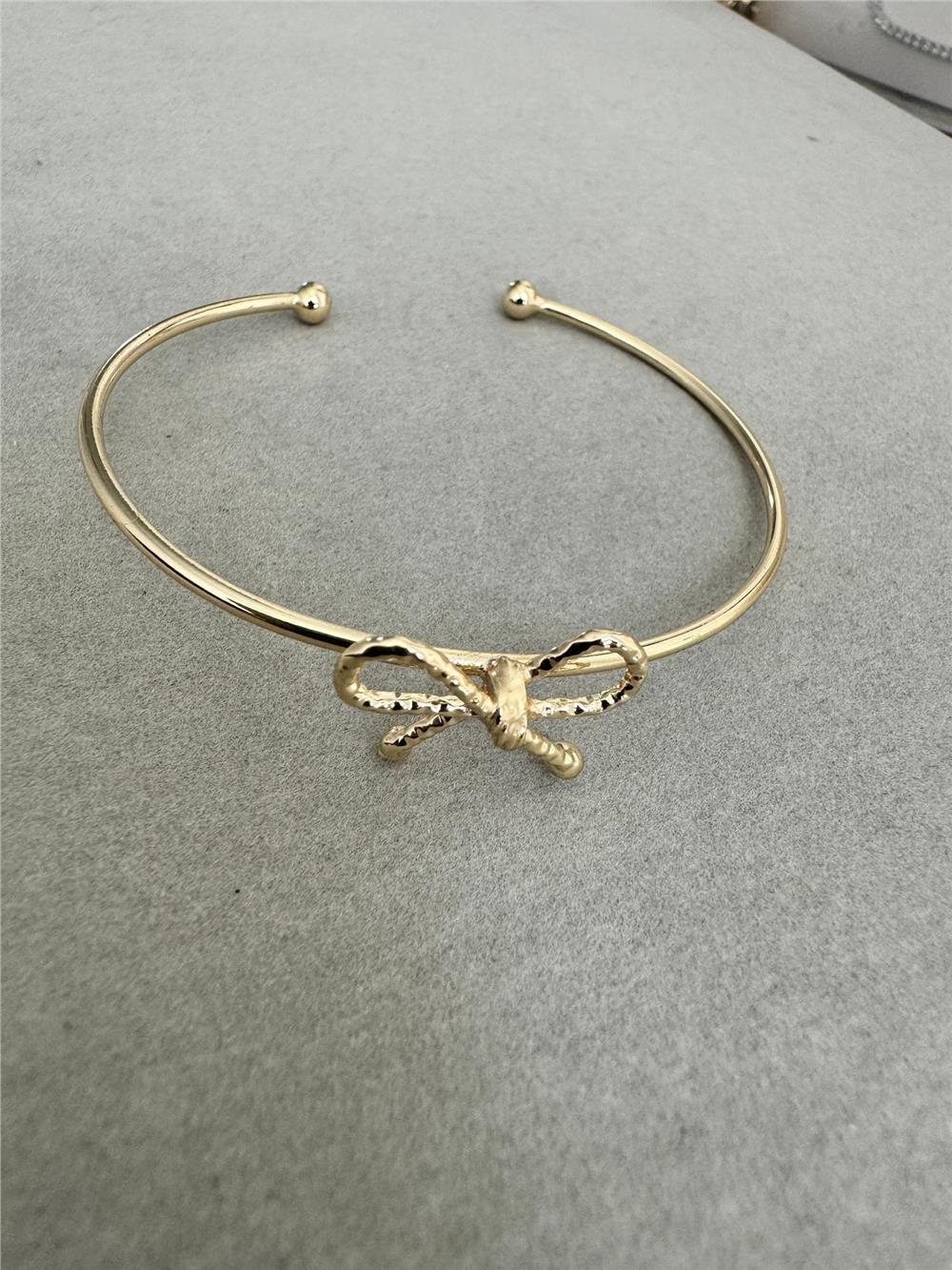 Fiyonk Figürlü İnce Bileklik