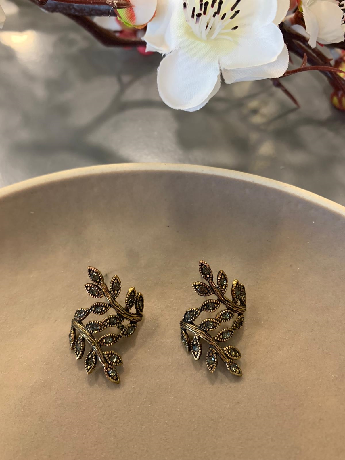 Füme Kristalli Bronz Metal Yaprak Küpe