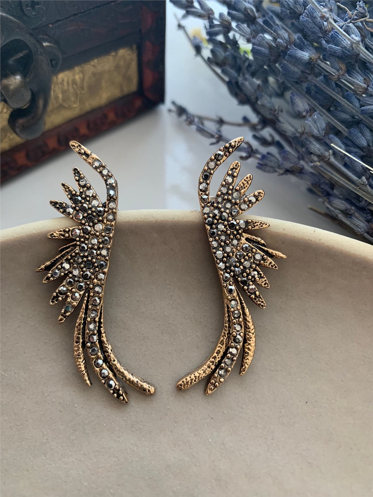 Füme Taşlı Bronz Kanat Küpe