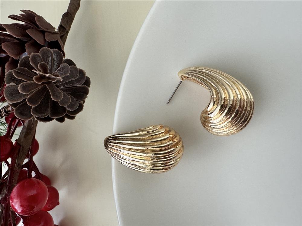 Gold Büyük Çizgili Damla Küpe