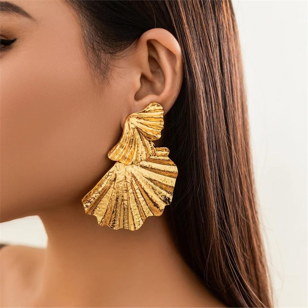 Gold Büyük Katlı Yarım Küpe